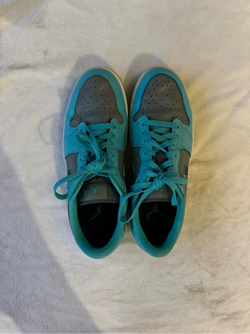 Jordan Low-Top Sneakers in Teal and Gray